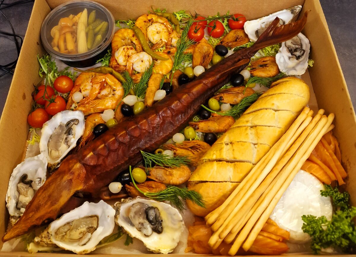Подарочный короб с морепродуктами 